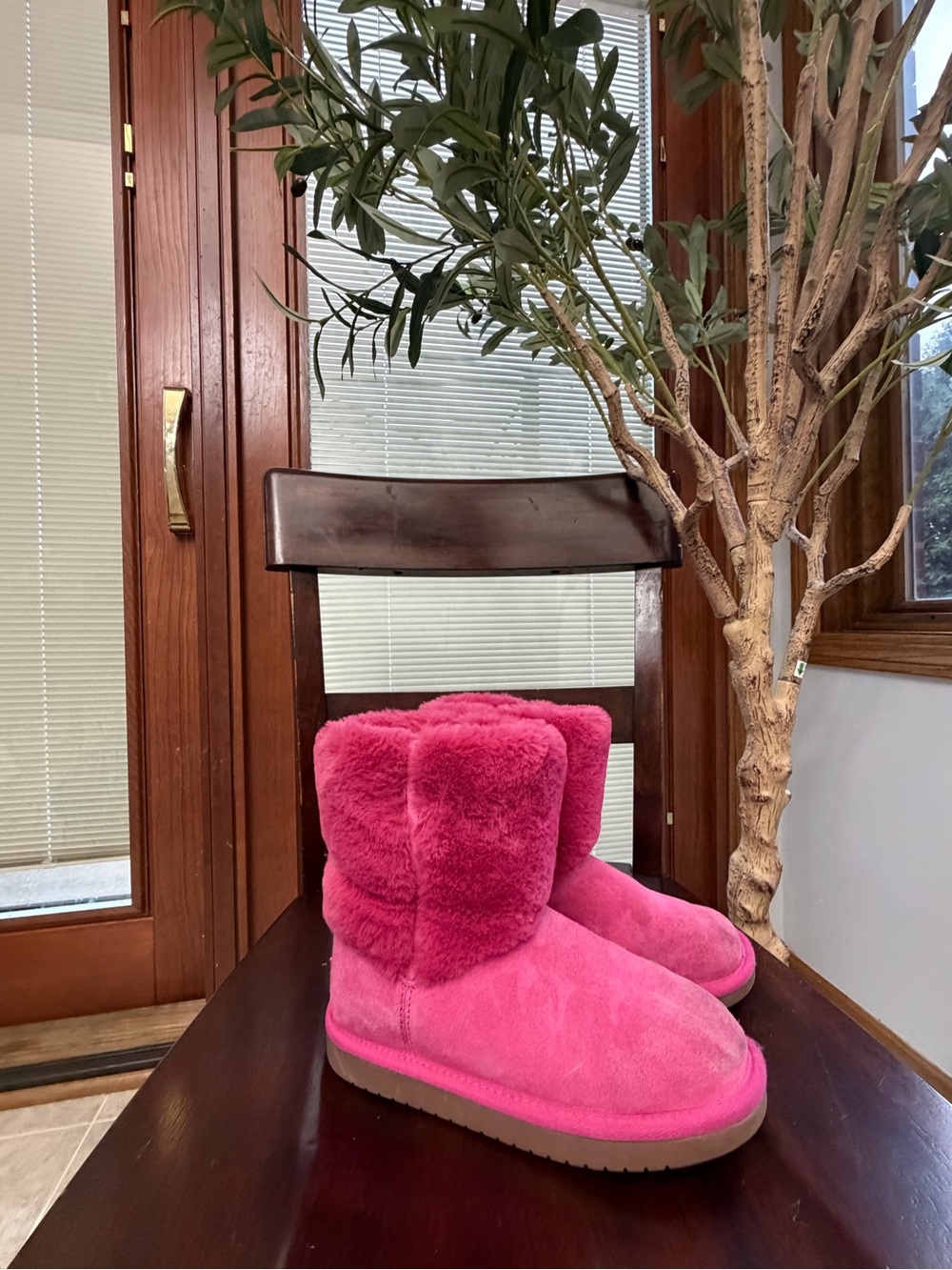 Koolaburra by UGG Pink Faux Fur Boots girls size 2